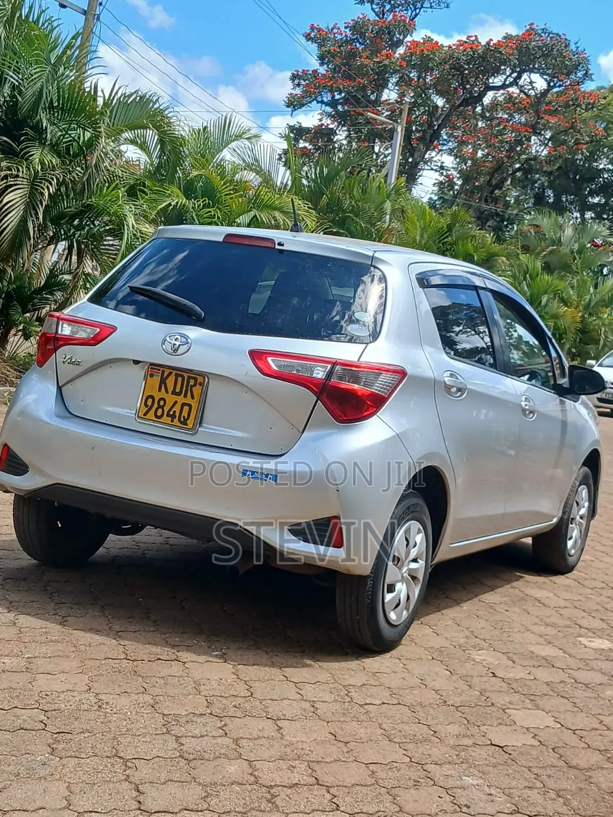 Toyota Vitz 2018 Silver