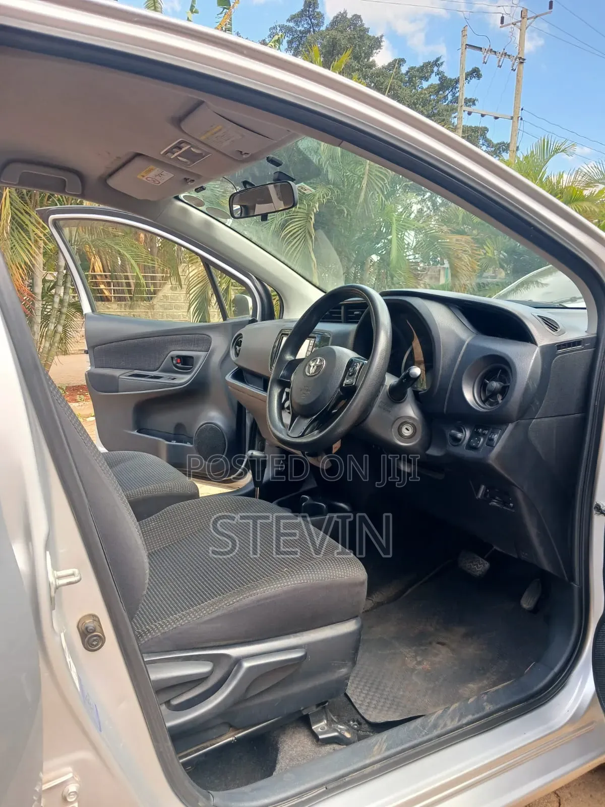 Toyota Vitz 2018 Silver