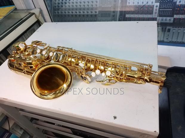 Professional Alto Yamaha Saxophone - thumbnail 2