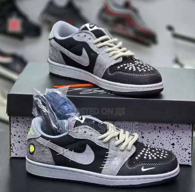 Nike Air Jordan 1 Low Og "Voodoo".