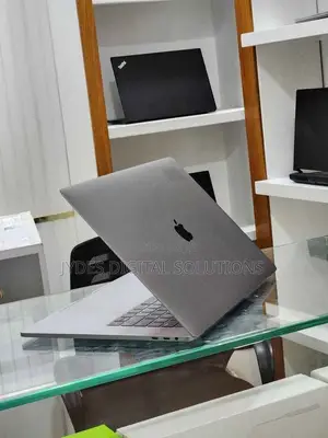 Laptop Apple MacBook Pro 2017 16GB Intel Core i7 SSD 512GB