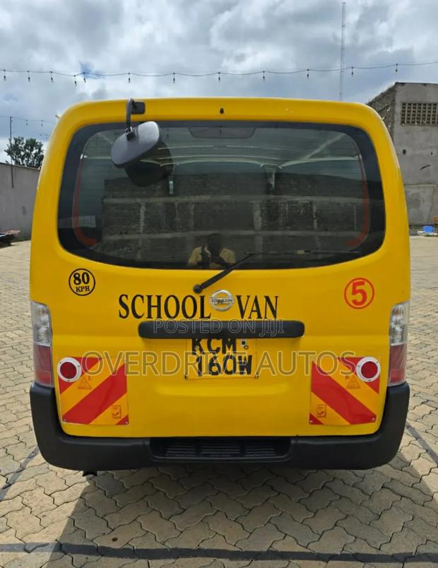 Nissan Caravan (Urvan) 2010 Yellow - thumbnail 2