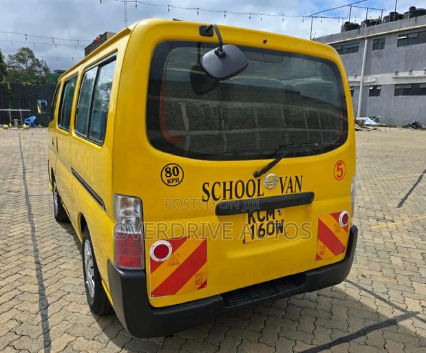 Nissan Caravan (Urvan) 2010 Yellow - thumbnail 9