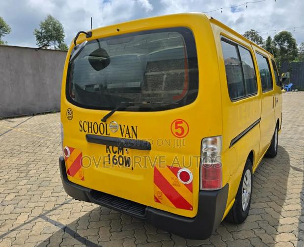 Nissan Caravan (Urvan) 2010 Yellow - thumbnail 11