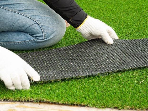Artificial Grass Carpet for Terrace, Balcony and Rooftop Floor Use