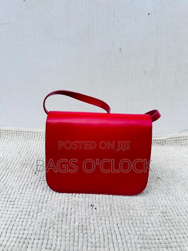 Authentic Céline Classic Medium Box Bag in Red Calfskin Leather - thumbnail 3