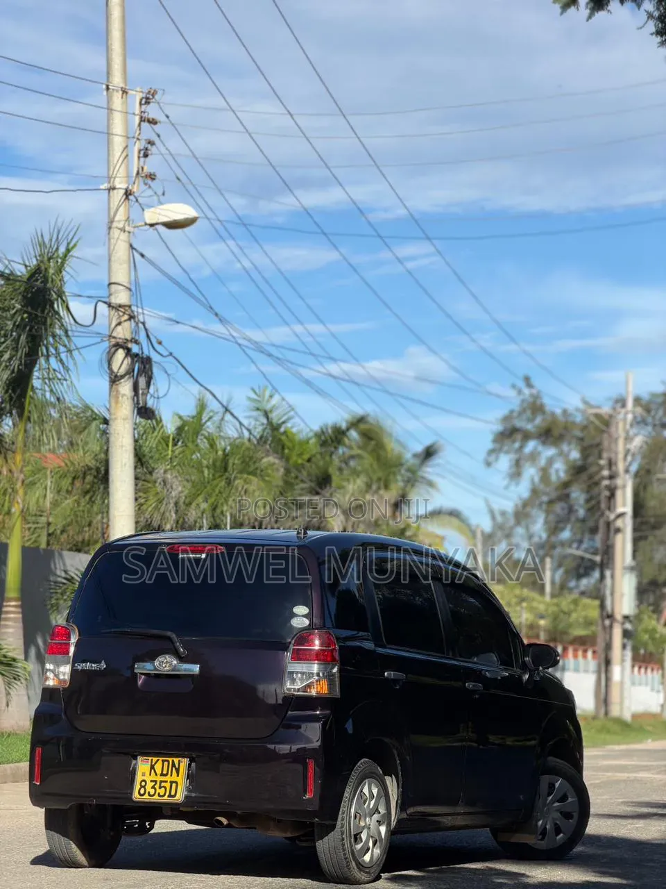 Toyota Spade 1.5 2015 Maroon