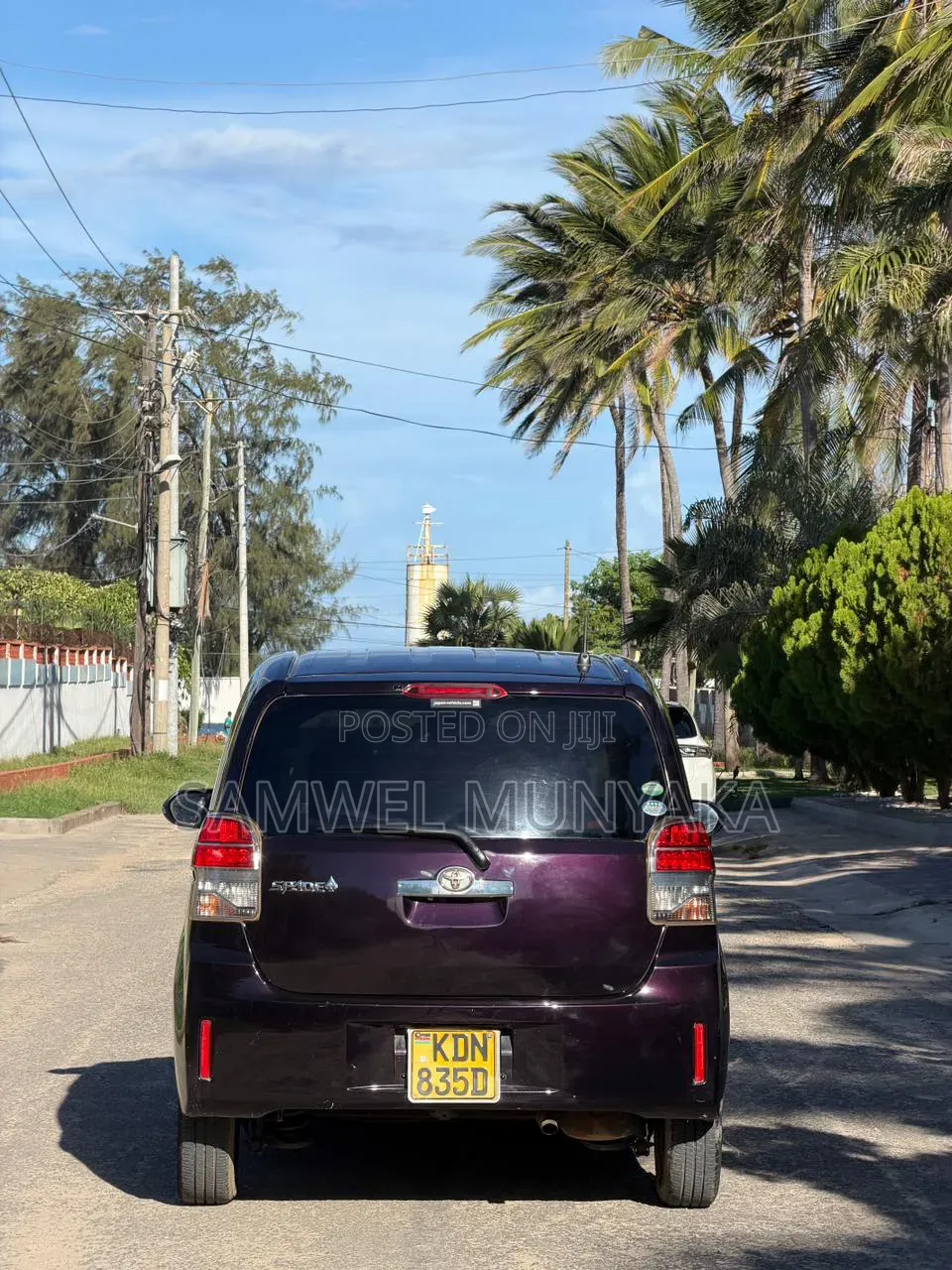 Toyota Spade 1.5 2015 Maroon