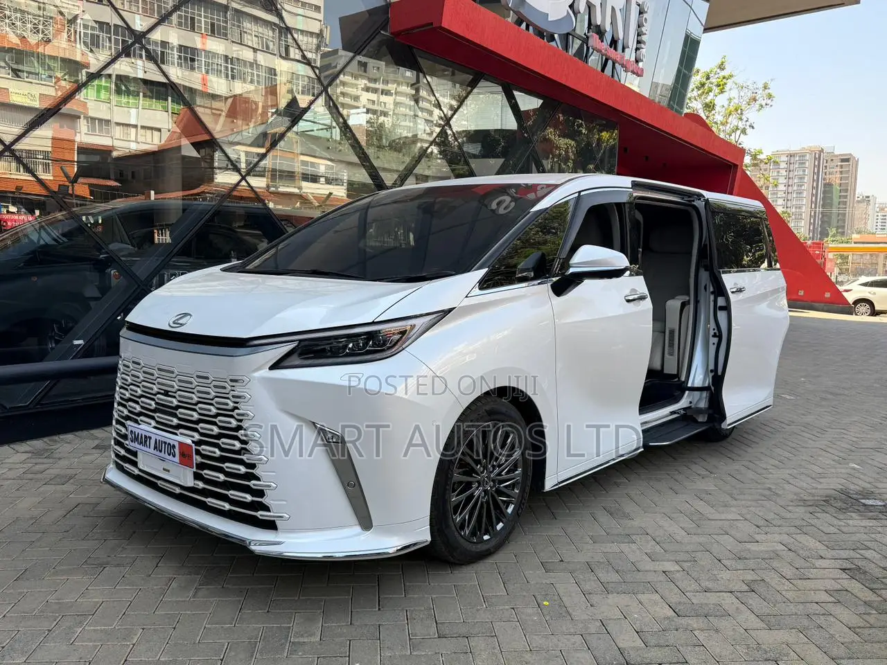 Lexus LM 2024 White
