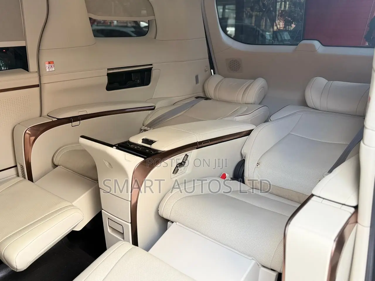 Lexus LM 2024 White