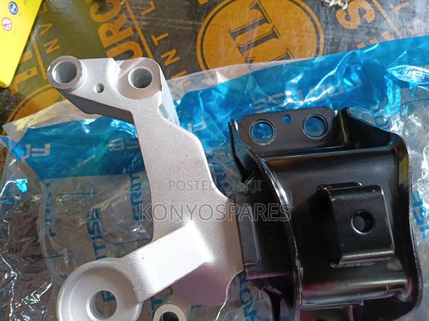 Right Engine Mount Nissan Dualis