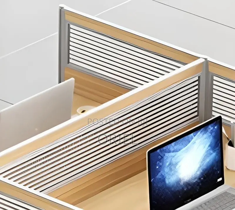 Office Workstation : Partitioned 4-Seater Office Workstation