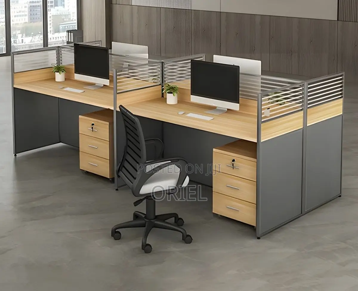 Office Workstation : Partitioned 4-Seater Office Workstation