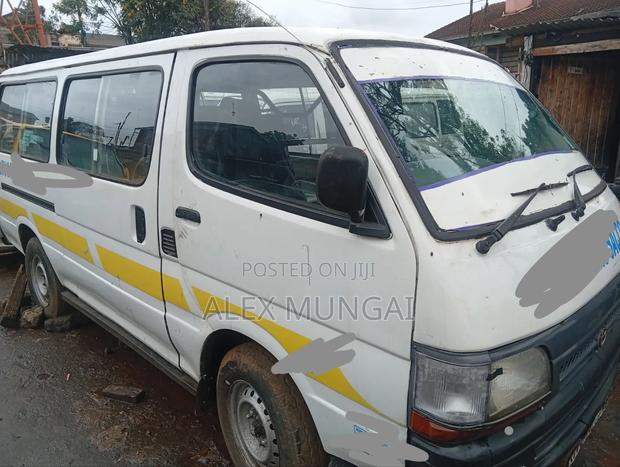 Toyota HiAce 1999 White - thumbnail 2