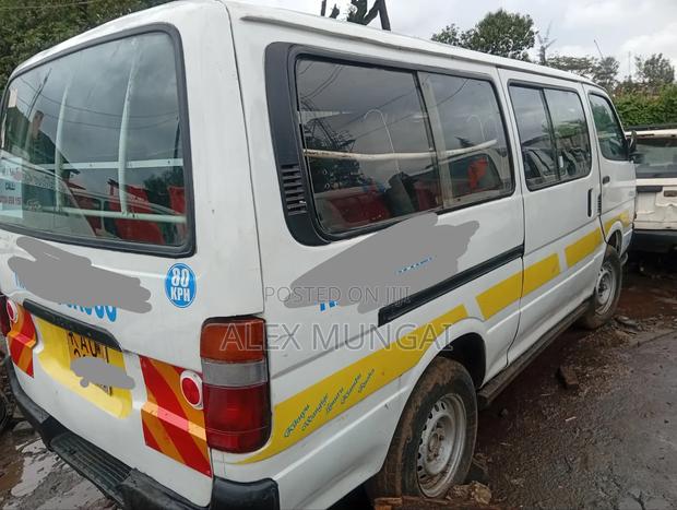 Toyota HiAce 1999 White - thumbnail 3