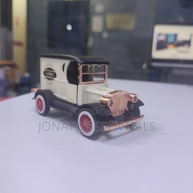 Vintage Die-Cast Classic Delivery Van Model Toy - Home Office Decor