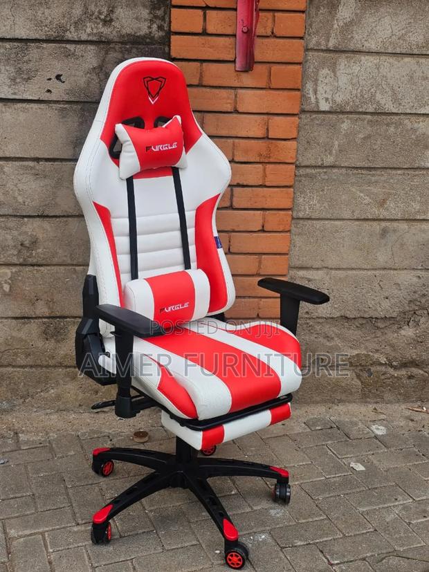 White/Red Gamers Chair Gaming Chair