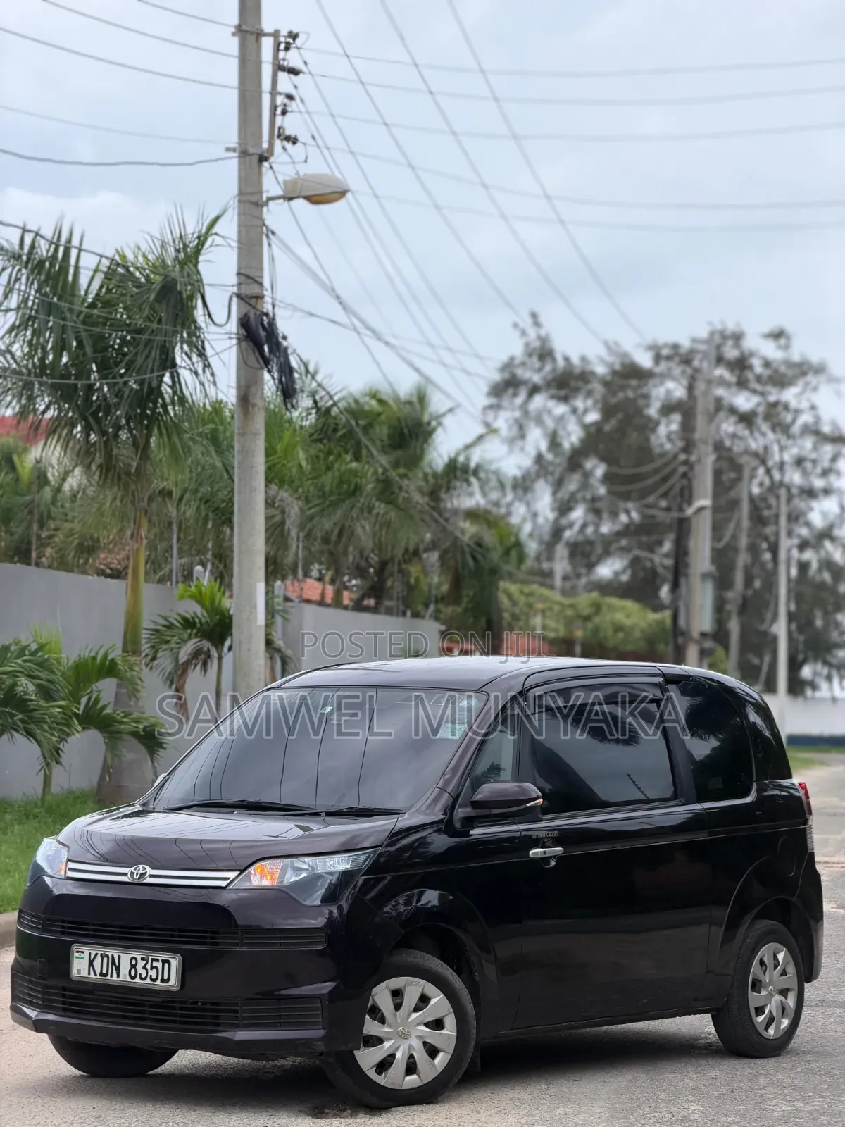 Toyota Spade 1.5 2015 Maroon