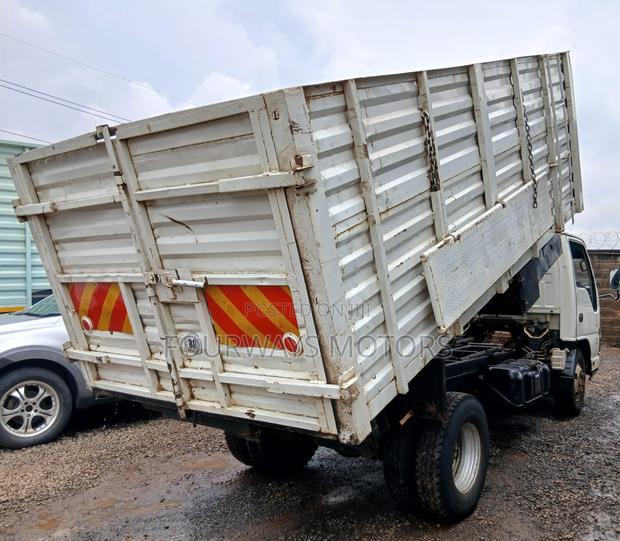 Isuzu NPR Tipper - thumbnail 9