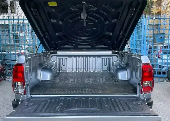 Toyota Hilux Revo Double Cab Deisel 2.4 AWD 2019 Silver