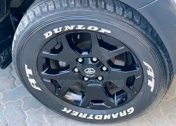 Toyota Hilux Revo Double Cab Deisel 2.4 AWD 2019 Silver