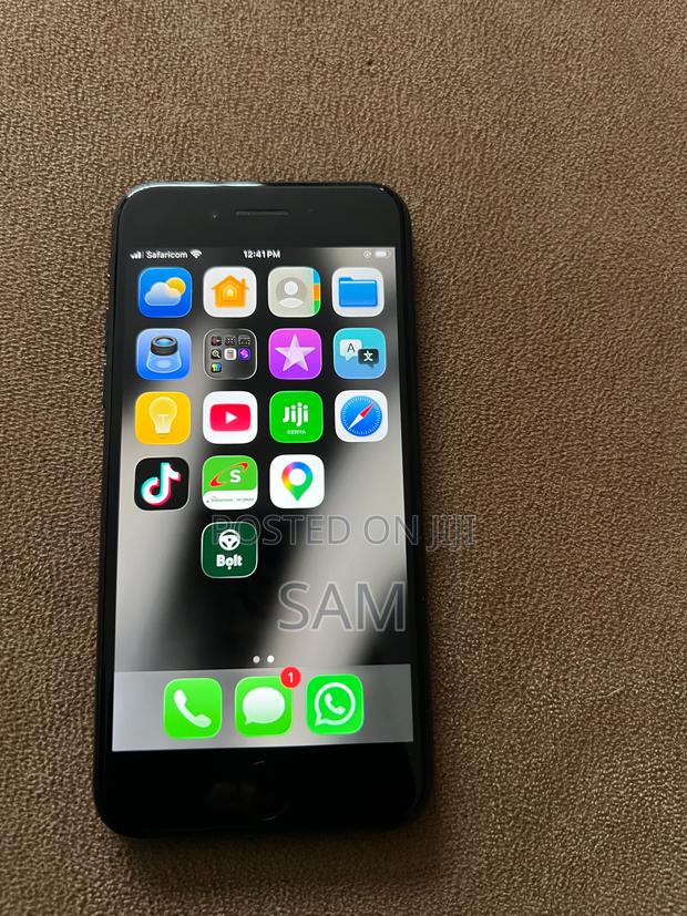 Apple iPhone SE (2020) 64 GB Black