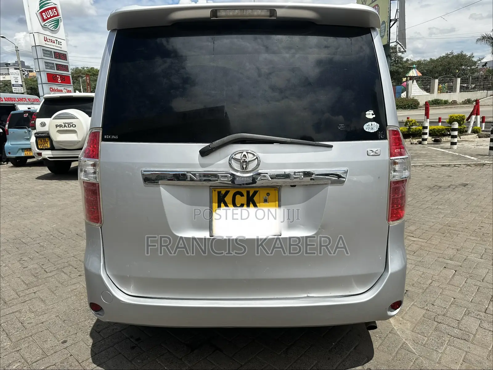 Toyota Noah 2011 Silver