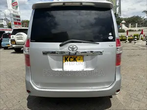 Toyota Noah 2011 Silver