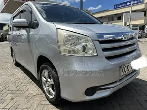 Toyota Noah 2011 Silver