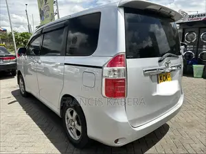 Toyota Noah 2011 Silver