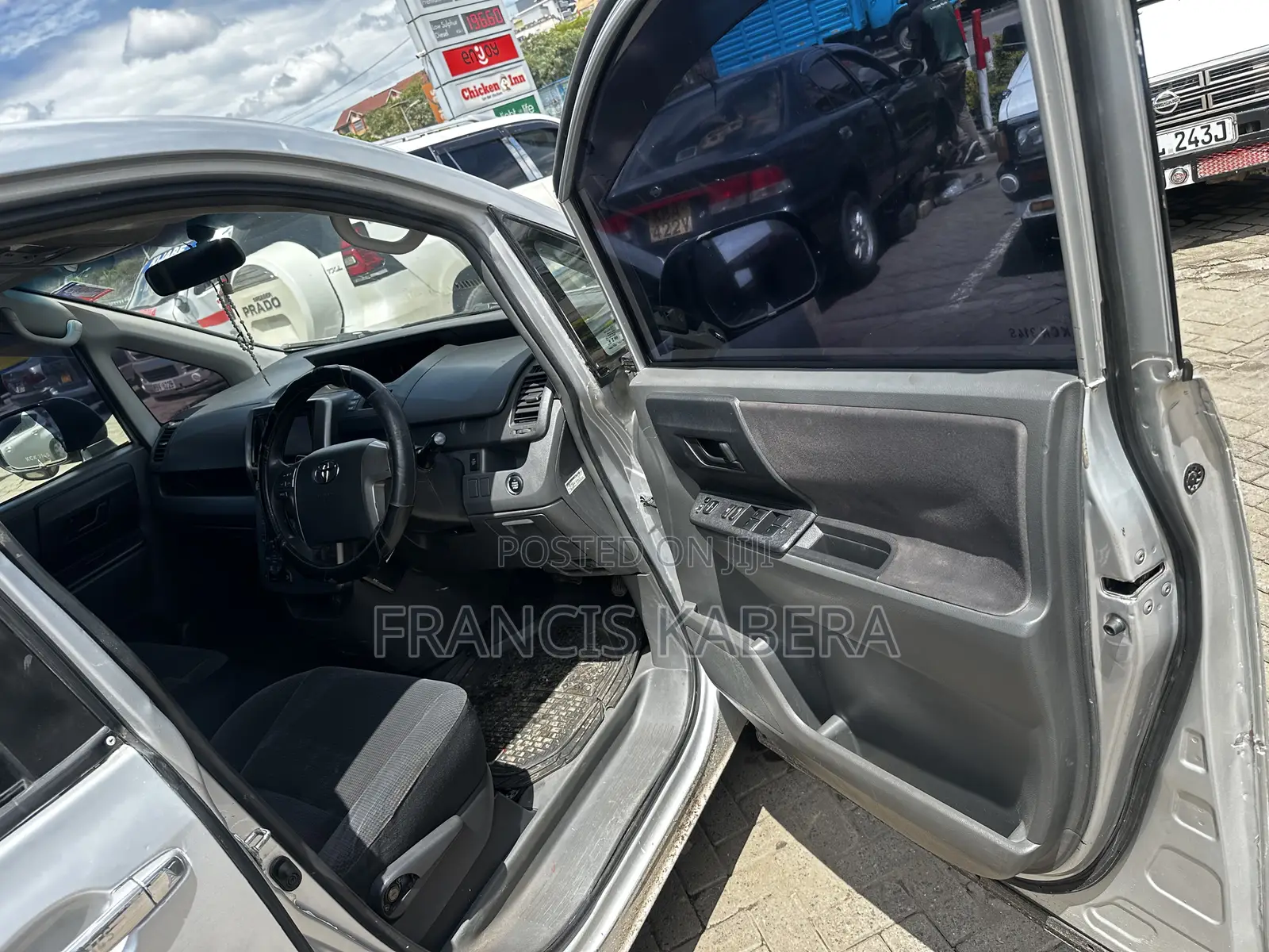 Toyota Noah 2011 Silver