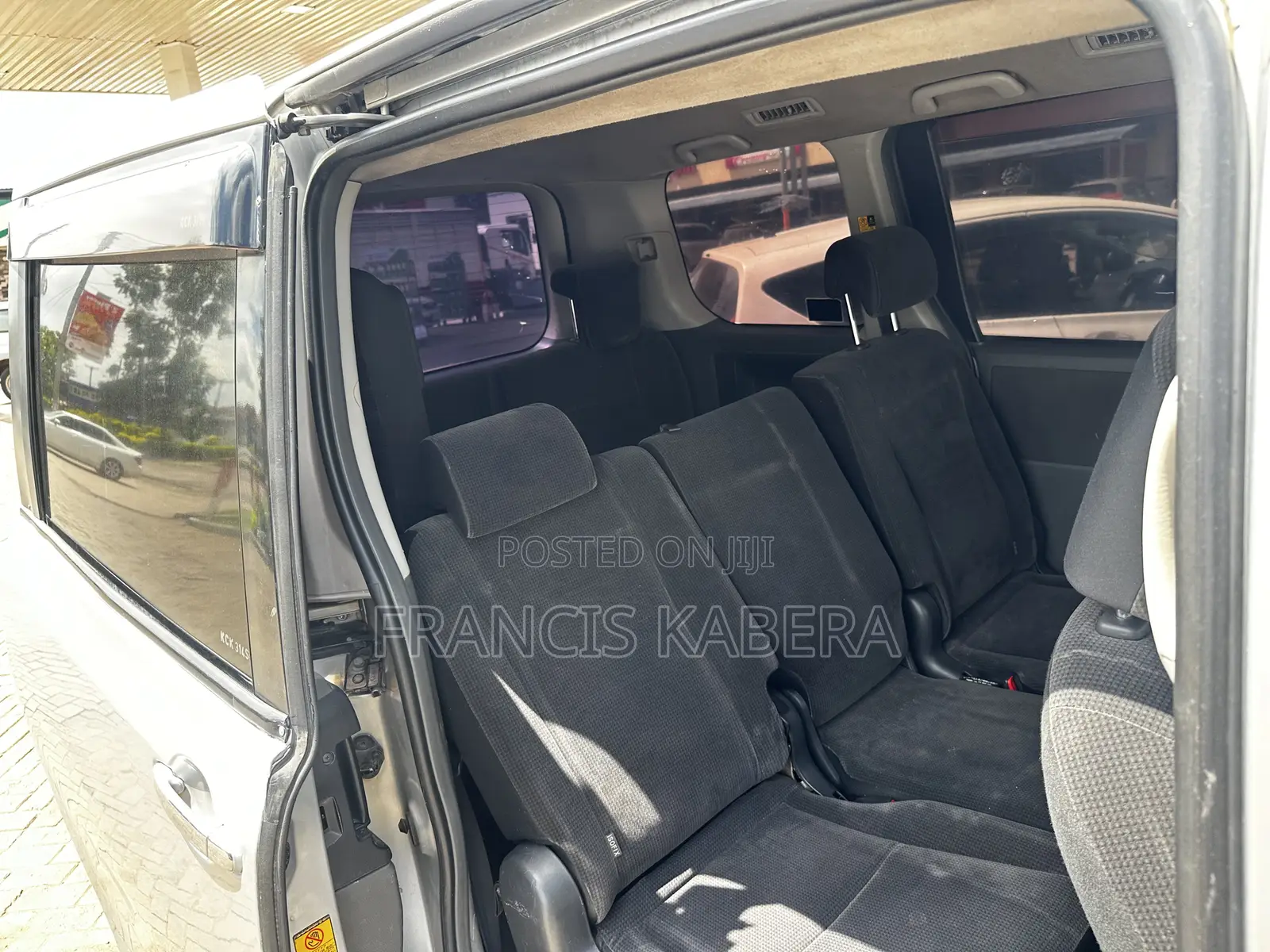 Toyota Noah 2011 Silver