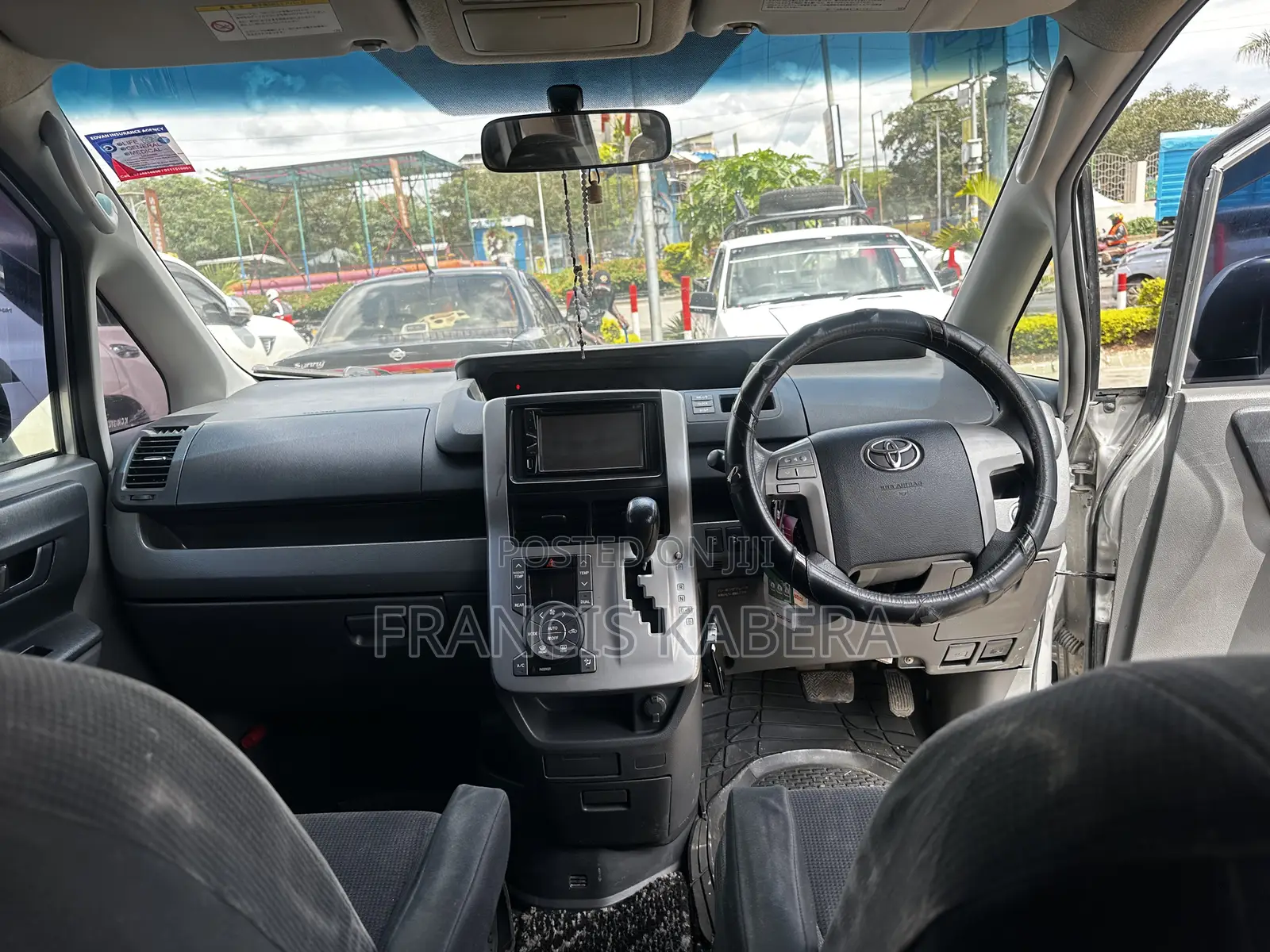 Toyota Noah 2011 Silver