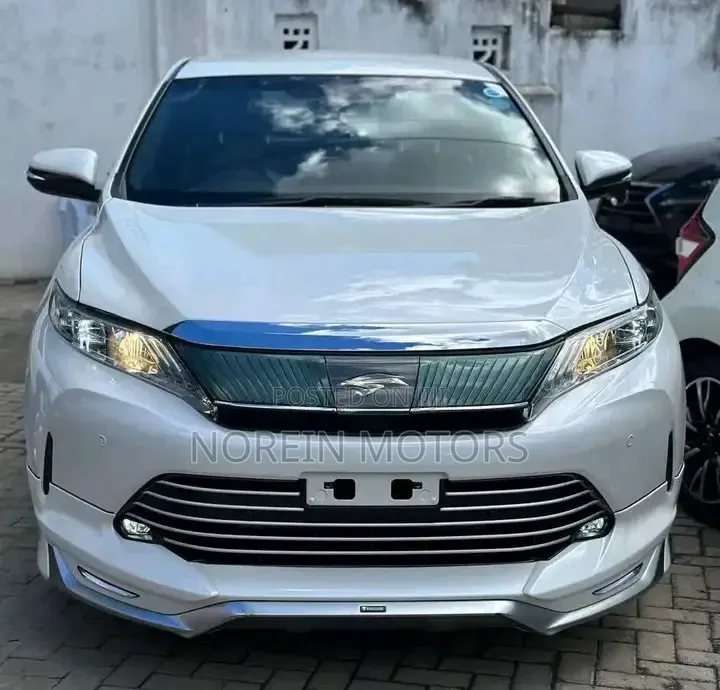 Toyota Harrier 2.5 Hybrid 4WD 2018 White