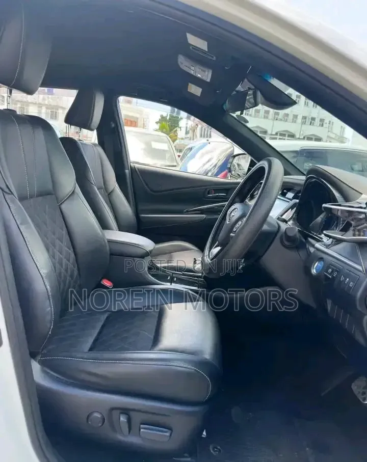 Toyota Harrier 2.5 Hybrid 4WD 2018 White