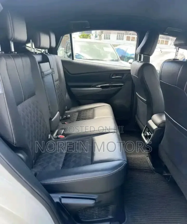 Toyota Harrier 2.5 Hybrid 4WD 2018 White