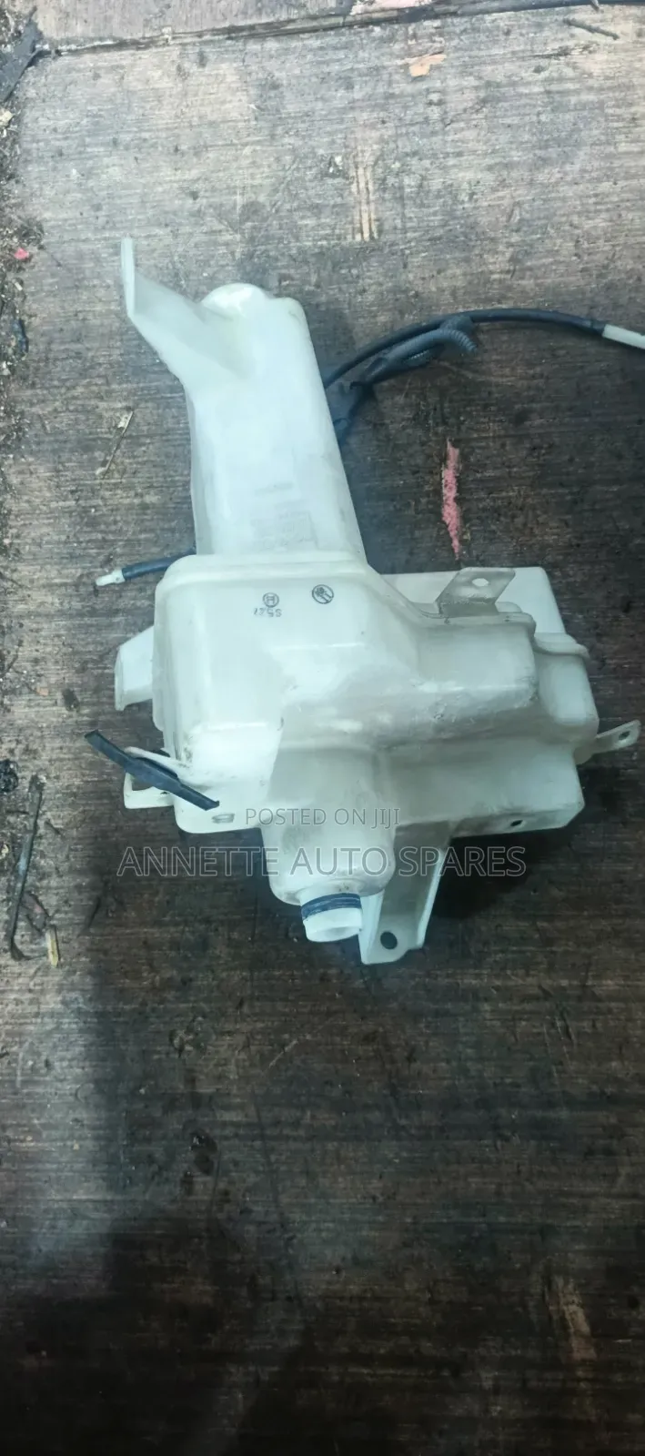 Windshield Water Reservoir Tank Harrier
