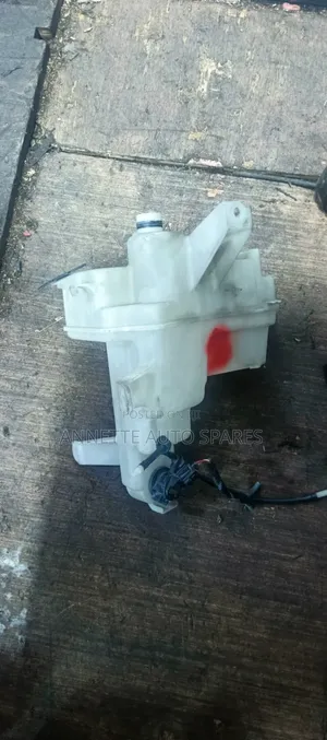 Windshield Water Reservoir Tank Harrier