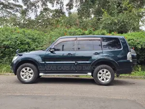 Mitsubishi Pajero 3.0 2010 Green