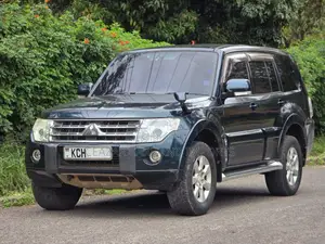 Mitsubishi Pajero 3.0 2010 Green