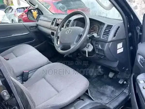 Toyota HiAce 2018 Blue