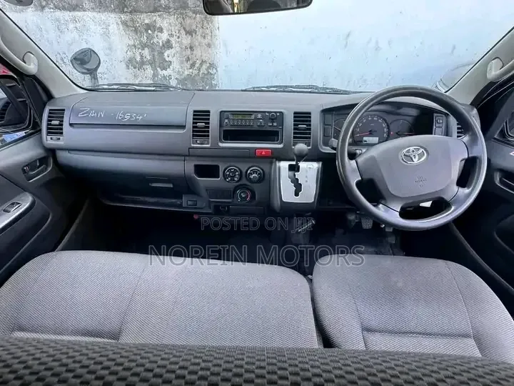 Toyota HiAce 2018 Blue