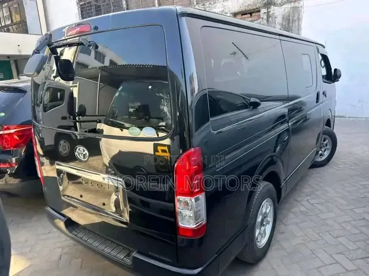 Toyota HiAce 2018 Blue