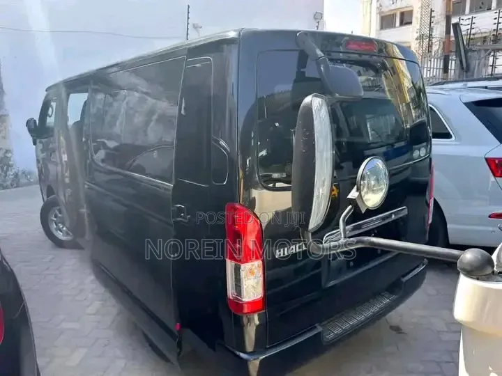 Toyota HiAce 2018 Blue
