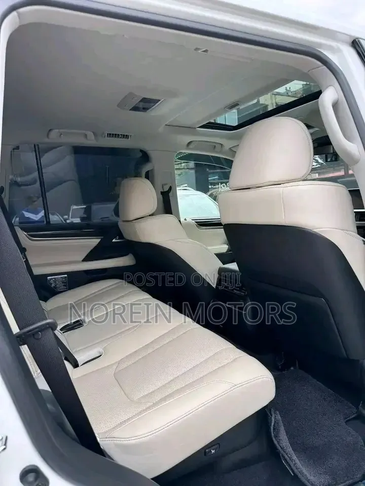 Lexus LX 570 AWD 2019 White