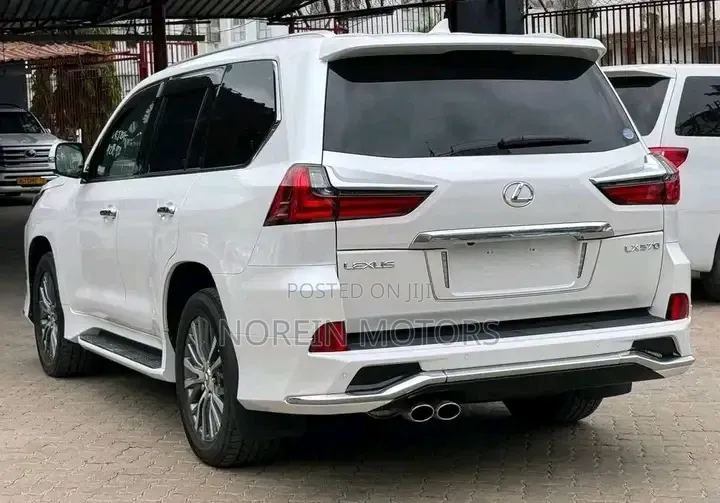 Lexus LX 570 AWD 2019 White