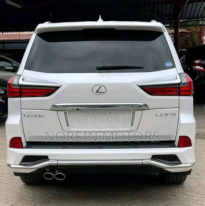 Lexus LX 570 AWD 2019 White