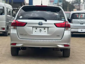 Toyota Corolla Fielder 2020 Silver