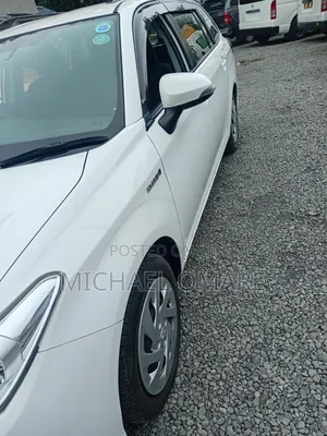 Toyota Corolla Fielder 1.5 Hybrid FWD 2019 White