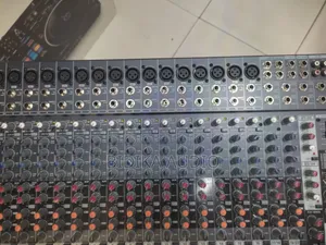 New Behringer Eurodesk Sx2442fx Mixer